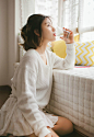 酥胸美女小露香肩细白美腿性感图片[7/12]_清纯美女_美桌网