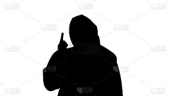 剪影男医生在hazamat西装作出胜利的手势