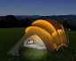 这种太阳能帐篷包含了光电池板收集太阳能，此太阳能帐篷的材料是采用传统的编织物，附加涂层来形成太阳能线程。太阳能产生的能量用于照明、供暖、通讯和帐篷内的充电。帐篷内嵌入了一种称为“Glo-cation”的技术，让使用者们可以通过手机短信或RFID技术来确定他们的帐篷。当你使能了这项功能，帐篷上头盔型的圆顶将发光指引你回到帐篷