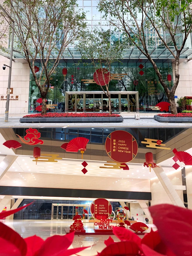 年味十足的 ️高端写字楼新年春节氛围装饰