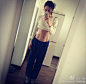 #HSG运动打卡#腹肌君的成长过程，基本每天都进行10～15分钟的腹肌训练，至于腹肌是不是可以天天练的说法，至少我觉得适合目前无法大重量练习的我。雏形初现，分离度和围度都远远不够，坚持马甲线人鱼线我都要！@Holy-Sexy-Girl @YaoLiuakaTiger 项链我也要
