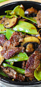 Asian Beef with Mushrooms & Snow Peas in a homemade Asian sauce – delish and easy-to-make! Tender mushrooms, crisp snow peas, and thinly sliced sirloin steak strips sautéed in garlic. #Asian_food #Asian_recipe