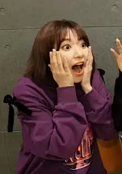 宮脇咲良小樱花 

自从饭上宫脇咲良后
就在也不用担心没有表情包了
入股不吃亏 ​​​​