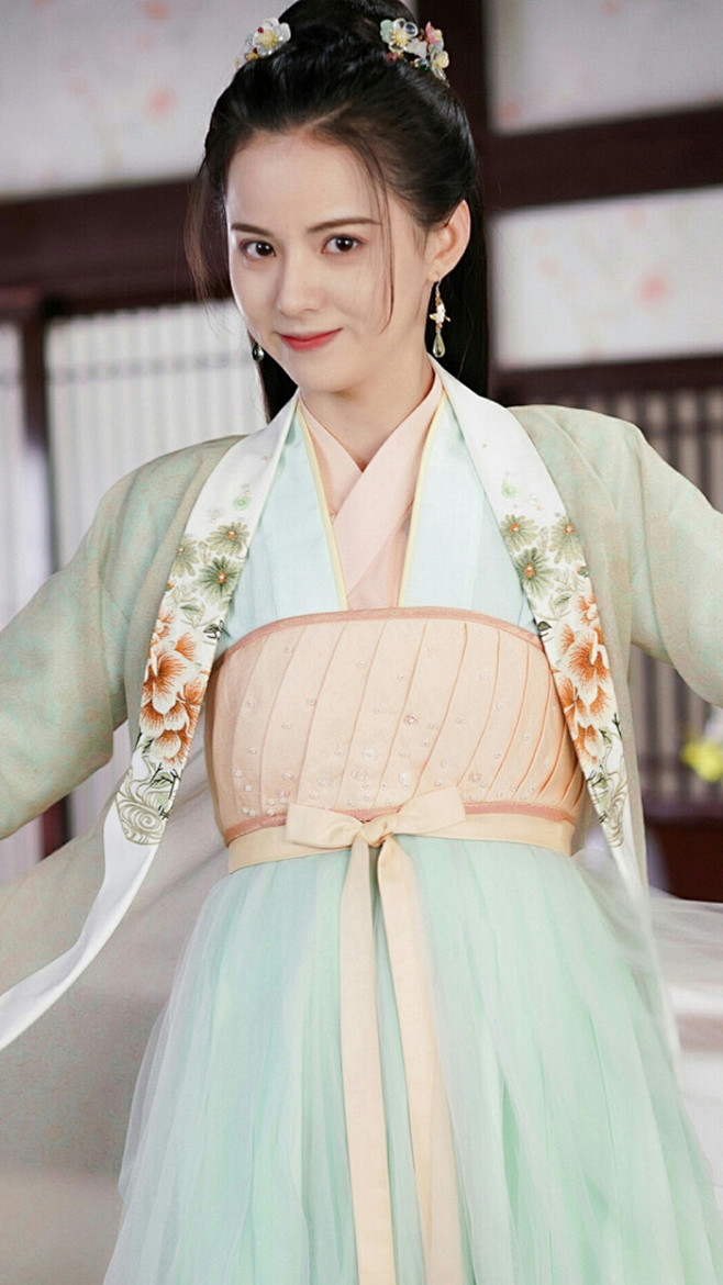 惹不起的殿下大人林铮铮黄日莹饰