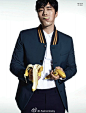 苏志燮 - ESQUIRE Korea June 2015 。画报中的他展示了独特的忧郁气质，无论是吃着香蕉还是随意地站在置物柜前的苏志燮，穿着西装总能散发出成熟男士应有的无限魅力~