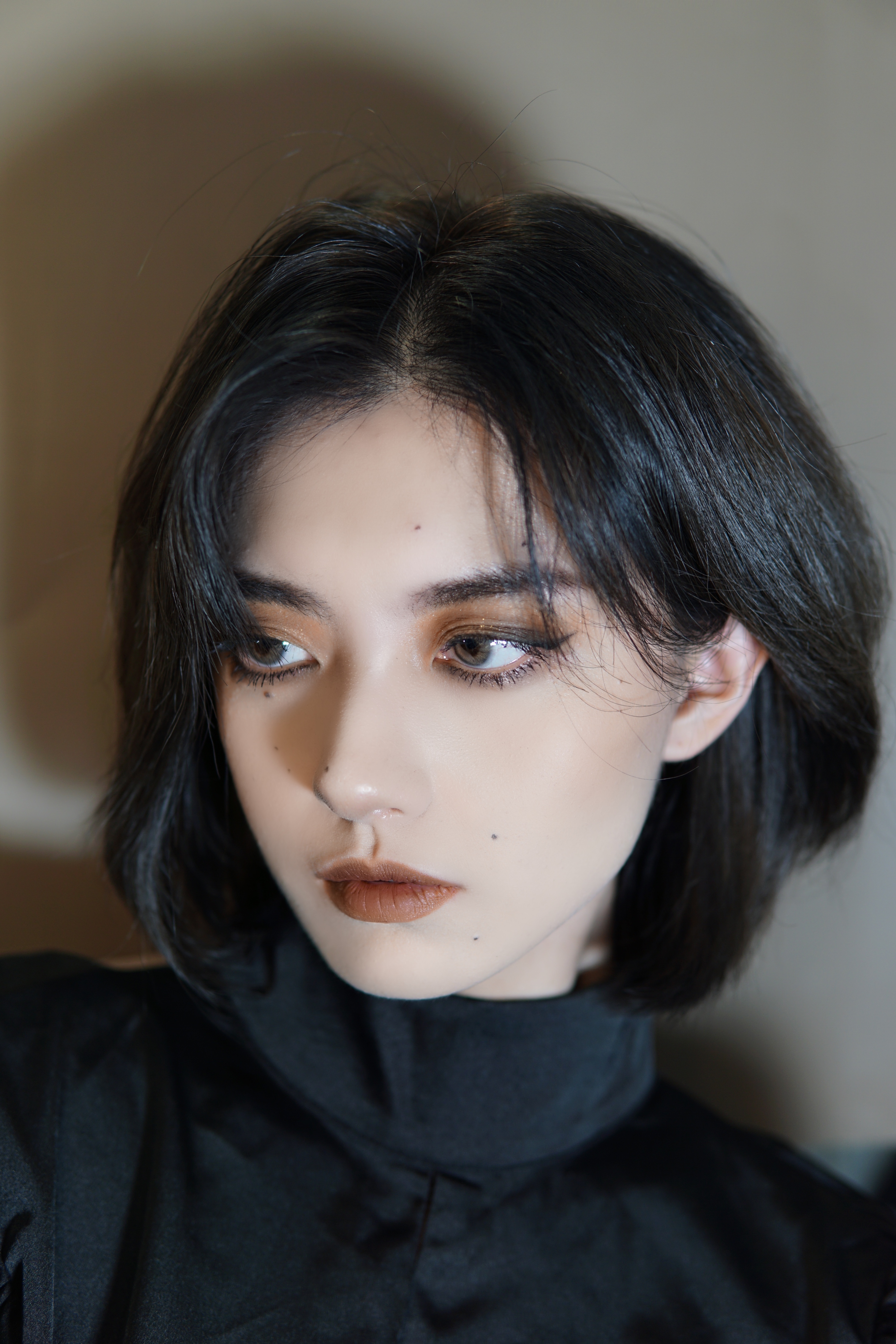 光影头像_美女照片真人图片背面