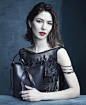 Louis Vuitton S/S 2014 Campaign

 
 
  
Louis Vuitton 2014春夏系列是美国设计师Marc Jacobs为品牌设计的最后一季，因此意义非凡，广告大片由摄影大师Steven Meisel操刀，拍摄6位给设计师带来灵感的女性，包括法国传奇影星Catherine Deneuve、著名女导演Sofia Coppola、时尚偶像Gisele Bündchen、中国著名女星范冰冰以及两位超模Caroline de Maigret和Edie Campbell。摄影风