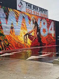 墙外网友拍到的路边《神奇女侠2》新宣传海报～

手拿真言套索，身穿金鹰战甲

#影视宅急送# ‍♀️‍♀️#电影神奇女侠2# ​​​​