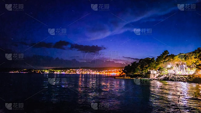 夜晚的大海和海岸素材-花瓣网