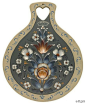 北欧民俗| Rosemaling（玫瑰彩绘）源于十八世纪的挪威乡村。这种漩涡形的精美花纹被绘制在墙壁、家具和器皿上作为装饰，随后在瑞典也流行起来。这种北欧民族色彩强烈的图案在移民潮期间被画家传入美国，并在二十世纪得到了复兴。