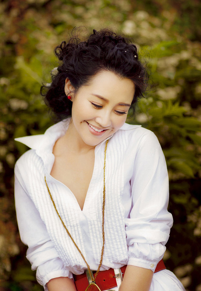 许晴穿11年前旧衣服拍写真