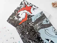 万物流转，四季变幻的过程是从冰皮始解，波色乍明，到杂花生树，落叶萎地。

#转发赠书# 来自美国插画家妮基·麦克卢尔，一本用刻刀刻出来的绘本《收集雨滴》。这是讲述时间流逝的书，用134幅春夏秋冬的插画讲述四季，充满了天真从容的生活感。随书附赠美丽的日历《收集四季》～

冬天的时候，一家人坐 ​​​​...展开全文c
