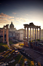 simobutterfly:

Tempio di Saturno e Arco Settimio Severo al foro di Roma.Scatto James Appleton.