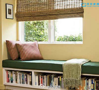 飘窗，沙发，书架，很好的设计。