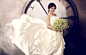 完美婚礼攻略 教新娘如何搭配婚纱和手捧花--http://bj.wed114.cn/yinglou/