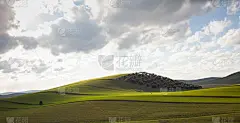 西班牙南部翠绿的丘陵景观