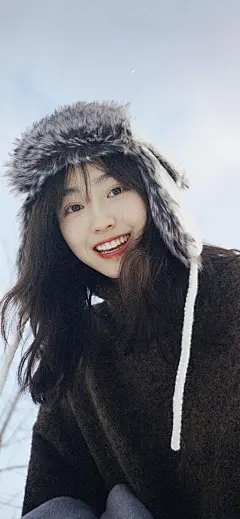 清纯美女雪地温暖高清手机壁纸