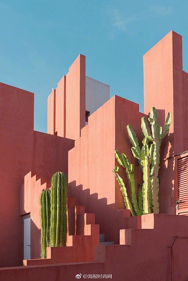 西班牙建筑La Muralla Roja...