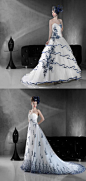 两款蓝色镶边绣花婚纱，青花瓷一般古典美丽