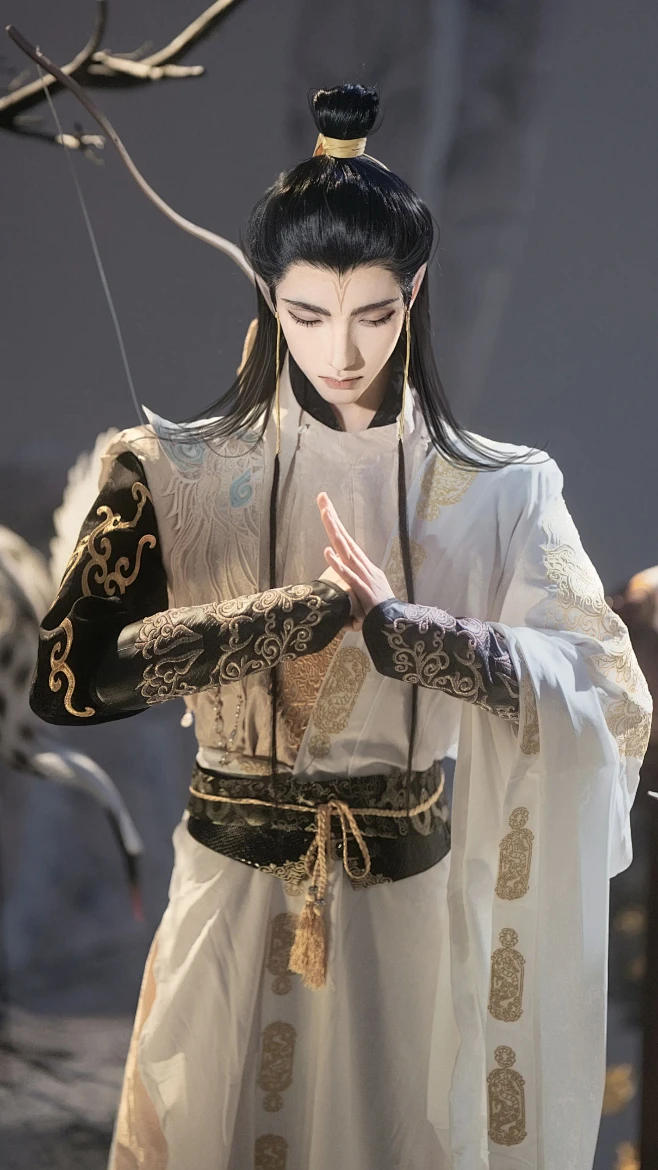 见到鹿童大人要说。#鹿童 #哪吒之魔童闹海 #cos@喜欢修勾，采集@屿堍-花瓣网