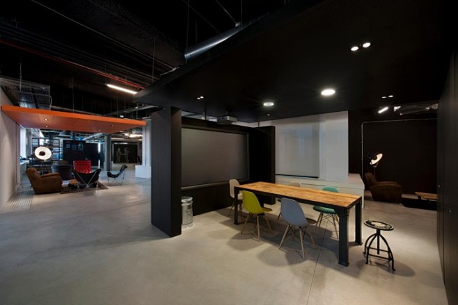 Wayra office by Quan...