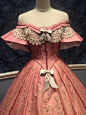 Mary Todd Lincoln dress 1850s. Illinois museum. Sheer pink perfection. Bad manequine.