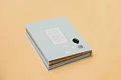 画册，是企业对外宣传自身文化、产品特点的广告媒介之一，是企业对外的名片，属于印刷品。

内容包括产品的外形、尺寸、材质、型号的概况等，或者是企业的发展，管理，决策，生产等一系列概况。

淘宝：版式设计网