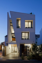 Folding Wall House / NHA DAN ARCHITECT: 