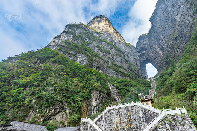 天门山国家公园的天门景观有999级台阶张家界，湖南长沙中国