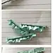 主要材料： 双面胶 纸（手揉纸） 竹签（做烧烤的竹签） 绿胶带 所需工具： 剪刀 美工刀 制作步骤： 第1步：长方形纸、把长方形纸裹在细铁丝或者细毛衣针上（不要太紧） 第2步： 美丽的薰衣草纸花 第2步 从两边往中间挤、大概三个（花穗的长度自己把握） 第3步： 美丽的薰衣草纸花 第3步 把裹好的地方用剪刀剪成一小段的（往中间挤的目的是为了不散开、）把竹签贴上双面胶、螺旋的把剪好的花穗粘上去。 第4步： 美丽的薰衣草纸花 裹上绿胶、粘上叶子就好啦