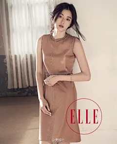 全智贤 ELLE 2016年5月号杂志大片。这是全女神的一组旧片。她安安静静坐在一旁只稍微抬起头，就已经感受到她的魅力。 ​​​​