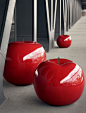 Red - sculpture en céramique pour jardin (faite main) APPLE SCULPTURE by Lisa Pappon Bull and Stein: 