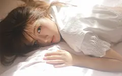 清纯美女朦胧光影高清桌面壁纸