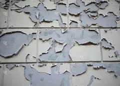 墙上剥落的油漆