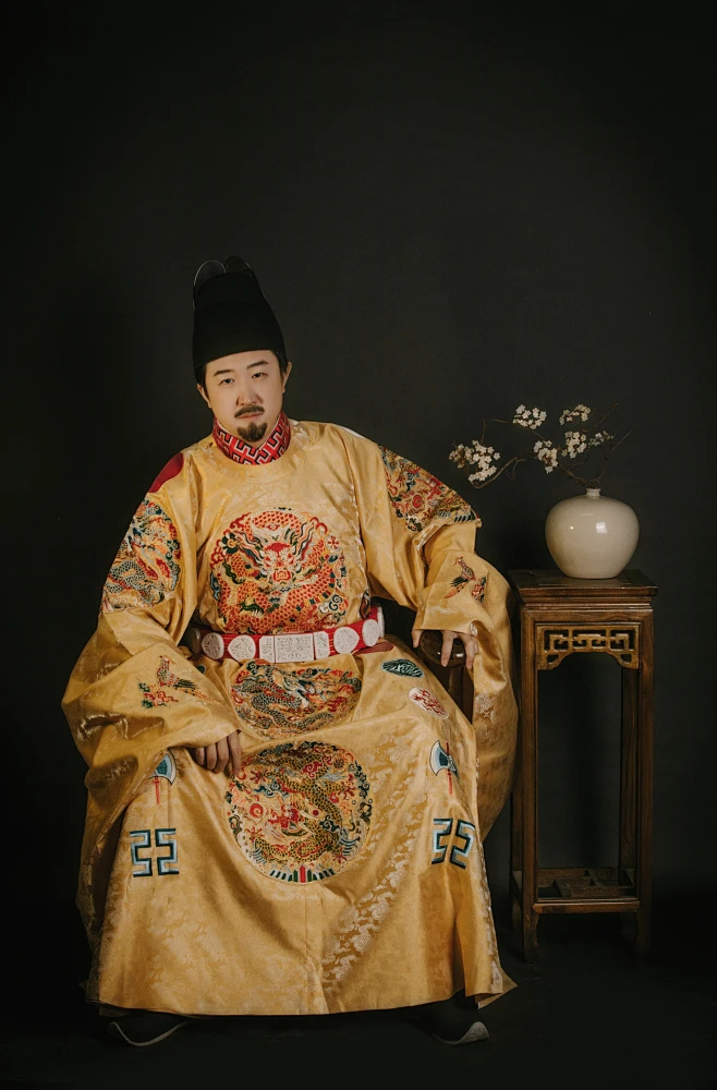 黄色十二章纹团龙半复原盘金绣衮服明制圆领袍重工云河千色汉服-淘宝网-花瓣网