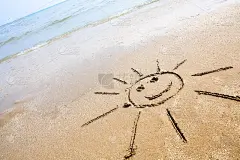 海滩上的微笑阳光
