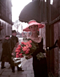苏茜·帕克 (Suzy Parker) 是20世纪50—60年代最著名的模特和女演员之一,是摄影大师理查德·阿维顿 (Richard Avedon) 的缪斯，与可可·香奈儿(Coco Chanel) 小姐是莫逆之交，曾是香奈儿5号香水的代言人，是欧美50年代时尚的代言人之一。
