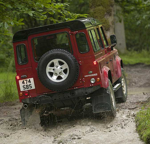 Land-Rover-Defender-2013-4