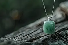 顶级的女士古董玉石翡翠项链摄影图片