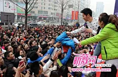 李晨 阿牛感恩节“证言”波司登暖时尚离谁都不远