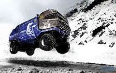 奔跑的汽车创意广告设计高清桌面壁纸图片素材下载-非凡图库