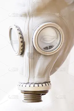 带防毒面具的假人女娃娃