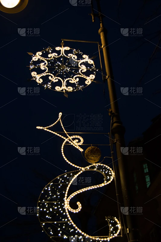 街道,圣诞小彩灯,杆,泛光照明,垂直画幅,天空,留白,能源,夜晚,灯素材-花瓣网