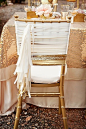 白金色的奢华主题婚礼，两者的搭配是秋冬婚礼的时尚首选。