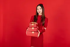 礼物盒新年龙年春节美女人物摄影图