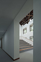 北京建筑大学教学5号楼空间改造 / C+ Architects : 顺势而为，老旧教学楼变身明亮开放的学习空间。