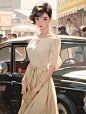 midjourney_dolar_80053_An_elegant_and_beautiful_young_woman_a_bank_in_the__33f7d864-00f8-4dae-8af4-56fe33d05769_1