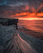 grey-cliff-beside-ocean-3031075