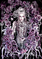 Kirsty Mitchell，英国女摄影师，出生于1976年，作品风格华丽奇幻，从事摄影之前是时装设计师，曾在Alexander McQueen及Hussein Chalayan的工作室实习，她称这两位设计师对其影响深远。