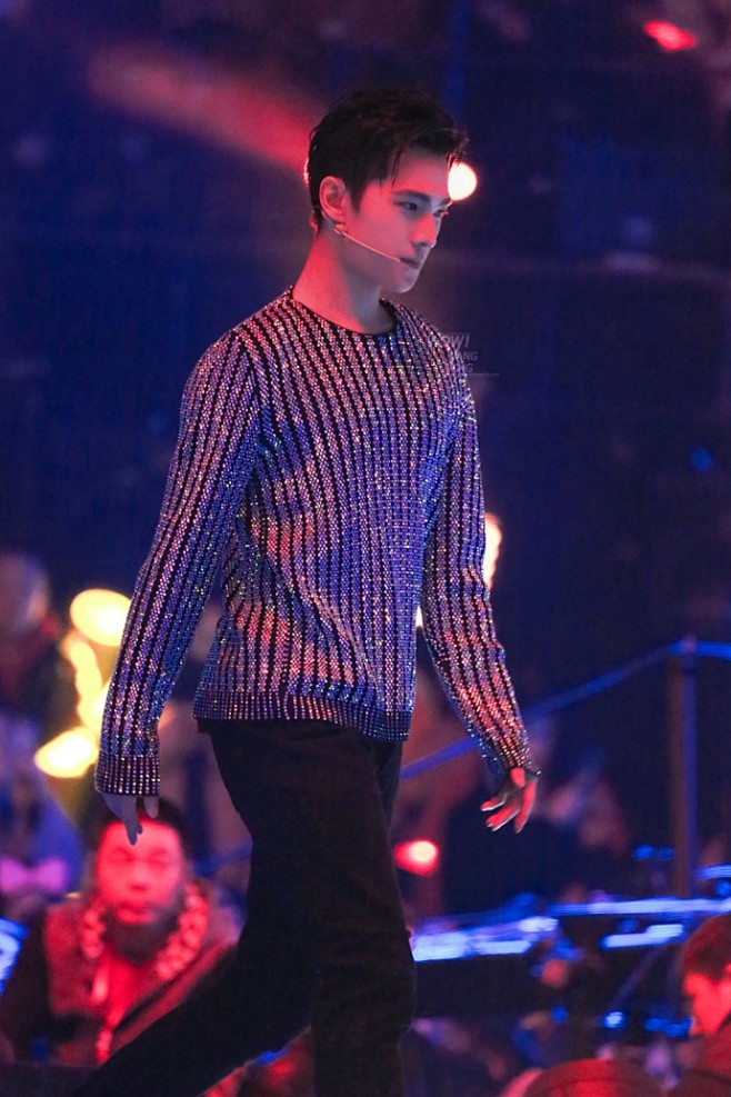 杨洋171231湖南卫视跨年演唱会part1你最闪耀